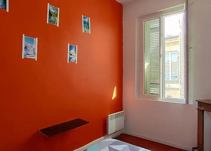 Au Vieux Casque De Appartement *